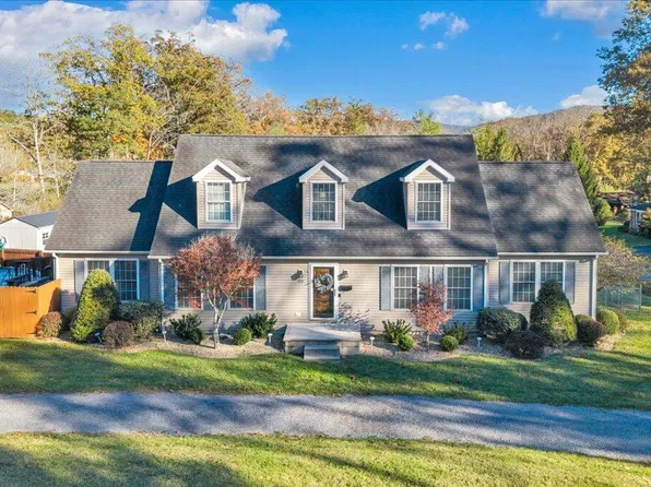 777 Old White Trl, White Sulphur Springs, WV 24986