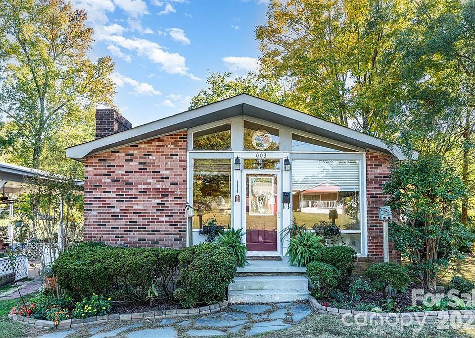 1st image of 1003 Robinhood Ln
