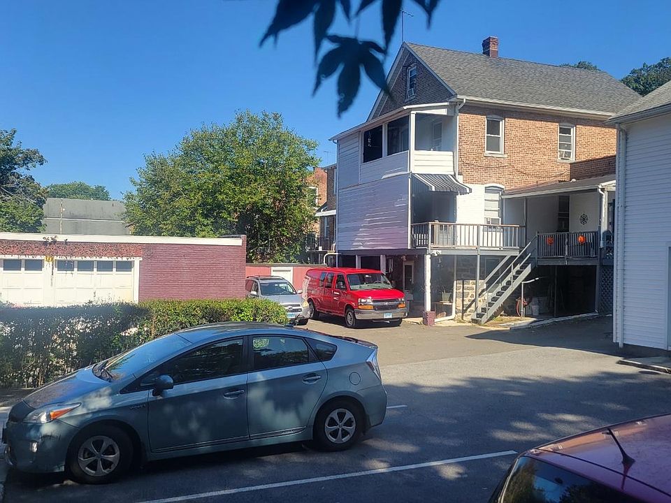 2nd image of 54 Pemberwick Rd #3