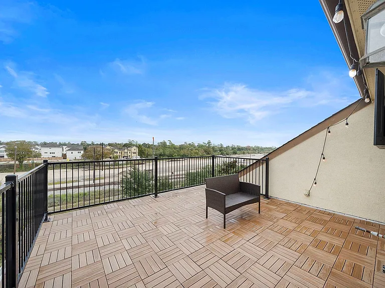 2828 Sherwin St — Photo 5