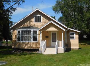 810 E C St, Iron Mountain, MI 49801