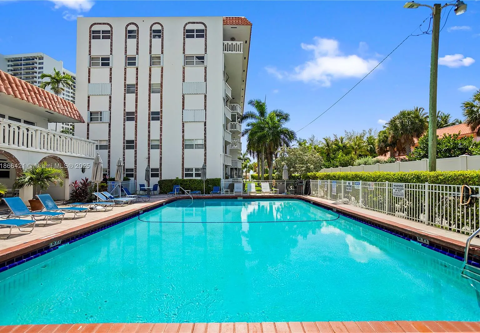 1 bed, 1.5 bath, 850 sqft, $1,900 — Photo 4