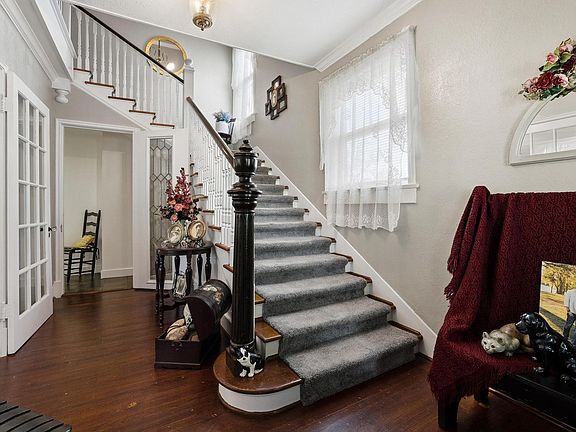 3rd image of 304 E 9th St