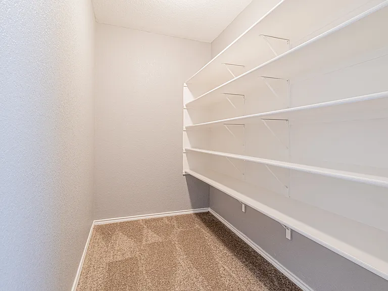326 Diana Dr — Photo 29