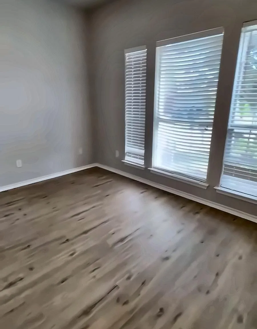 3 bed, 1900 sqft, $2,250 — Photo 4