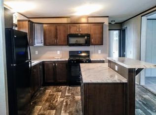 254 Parker Lake Dr, Oxford, MI