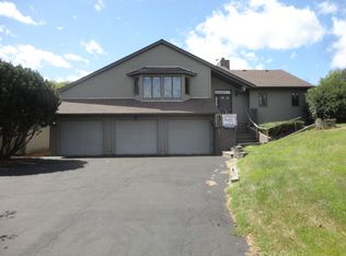 9N712 Santa Fe Trl, Elgin, IL 60124