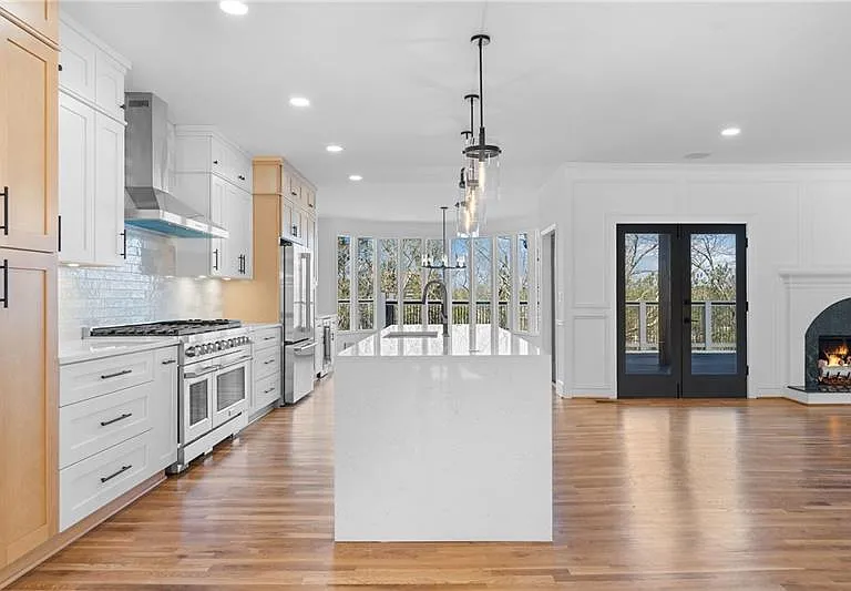 350 Kelson Dr — Photo 11