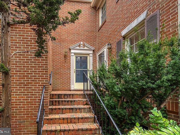 2nd image of 2131 N Lincoln St