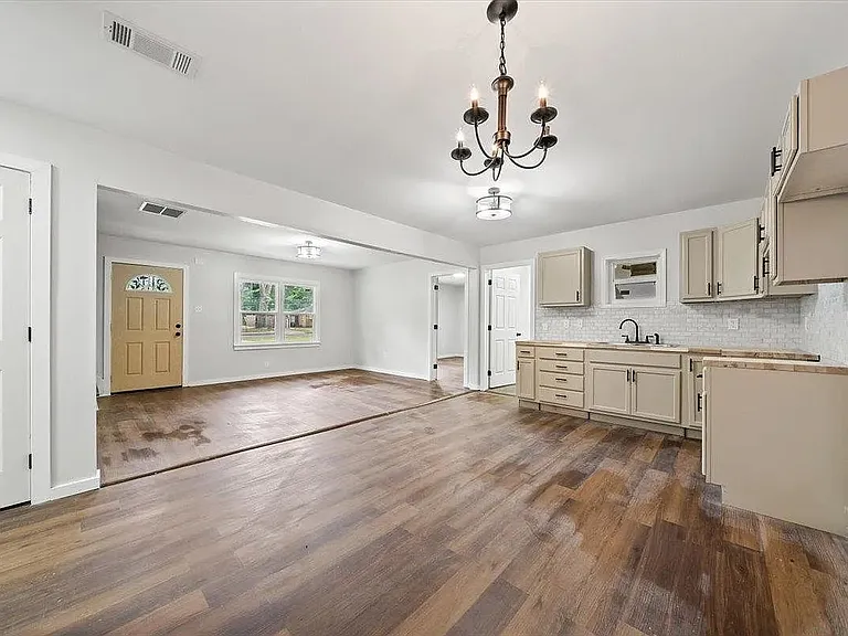 1441 Robin Hood Ln — Photo 11