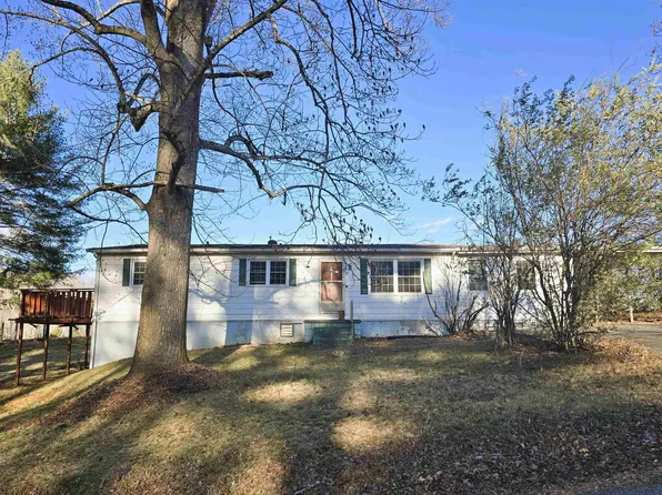 208 Easy St, Christiansburg, VA 24073