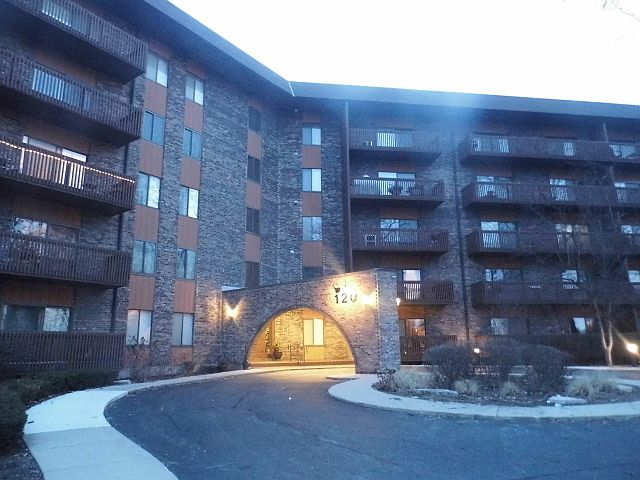 1st image of 120 Lakeview Dr APT 204