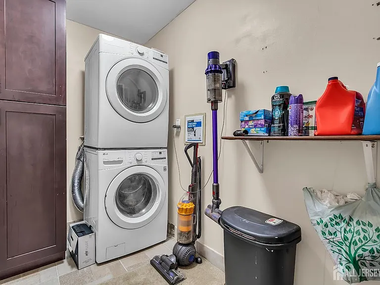 1506 Pinhorn Dr — Photo 10