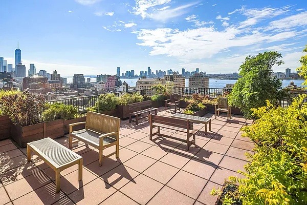 Sold by Compass | media 21