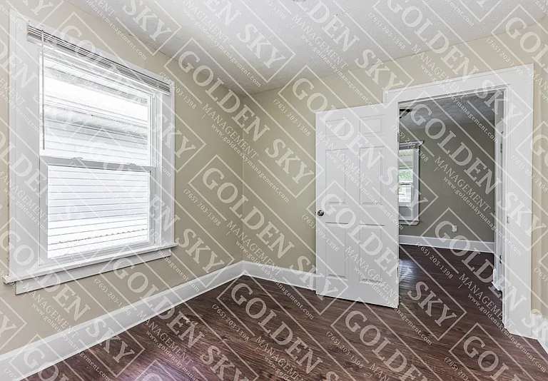 2909 S Franklin St — Photo 11