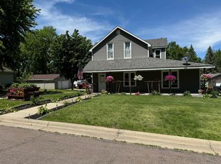 909 8th St, Howard Lake, MN 55349