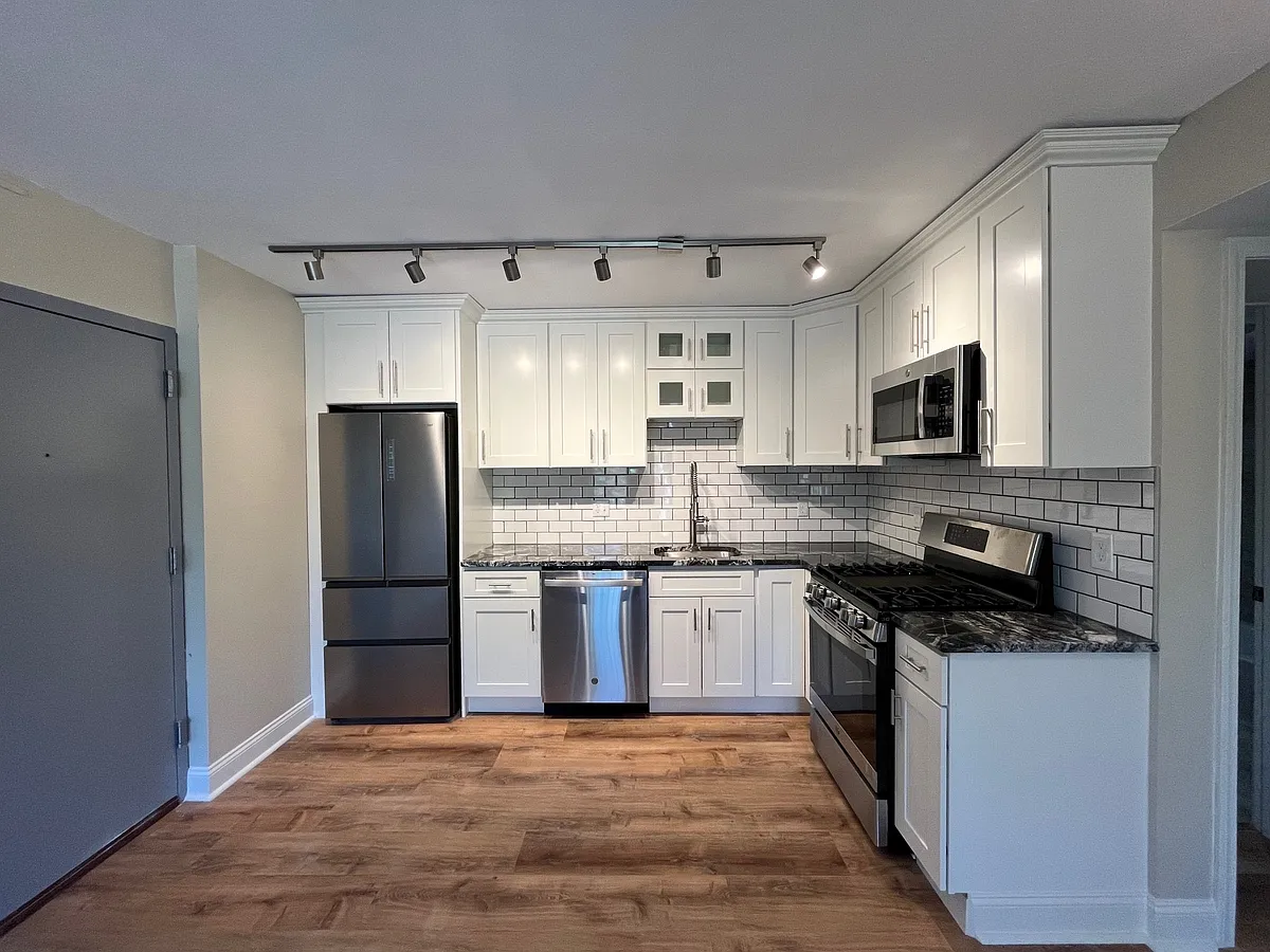 Building Photo - 5620 Rippey St #305