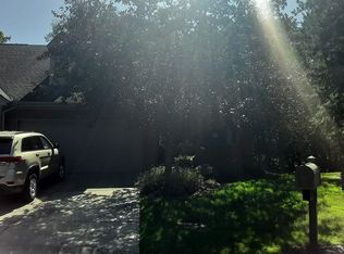 1215 Valley Cir #1, Rochester Hills, MI 48309