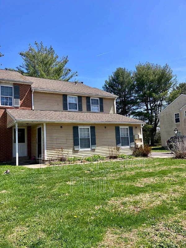 Building Photo - 1688 Bluebird Dr #A