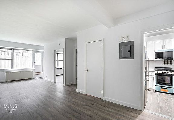 3rd image of 210 E 58th St #2HJ