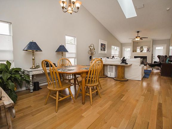 3rd image of 263 Coastal Hill Dr