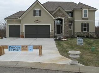 9014 Chestnut St, Lenexa, KS 66220