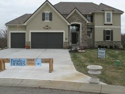 9014 Chestnut St, Lenexa, KS, 66220