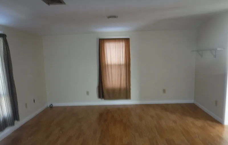 Owatonna - Large 2 Bedroom Duplex 139 1/2 W. Front St. Available Immediately! — Photo 3