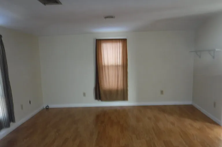 513 N Oak Ave #1/2 — Photo 3