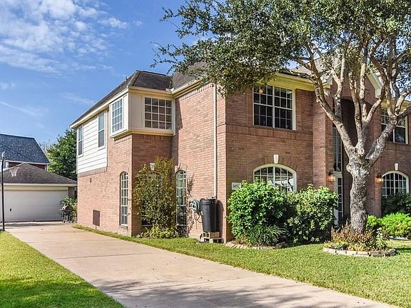 2nd image of 18711 Park Harbor Dr