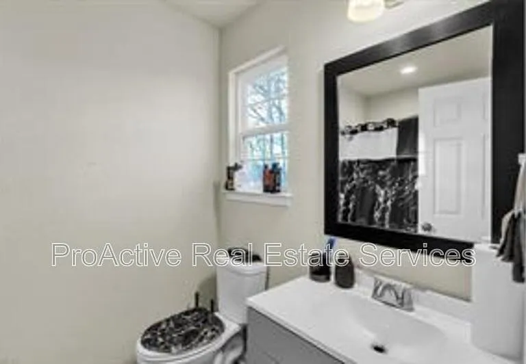 223 N 7th St — Photo 20