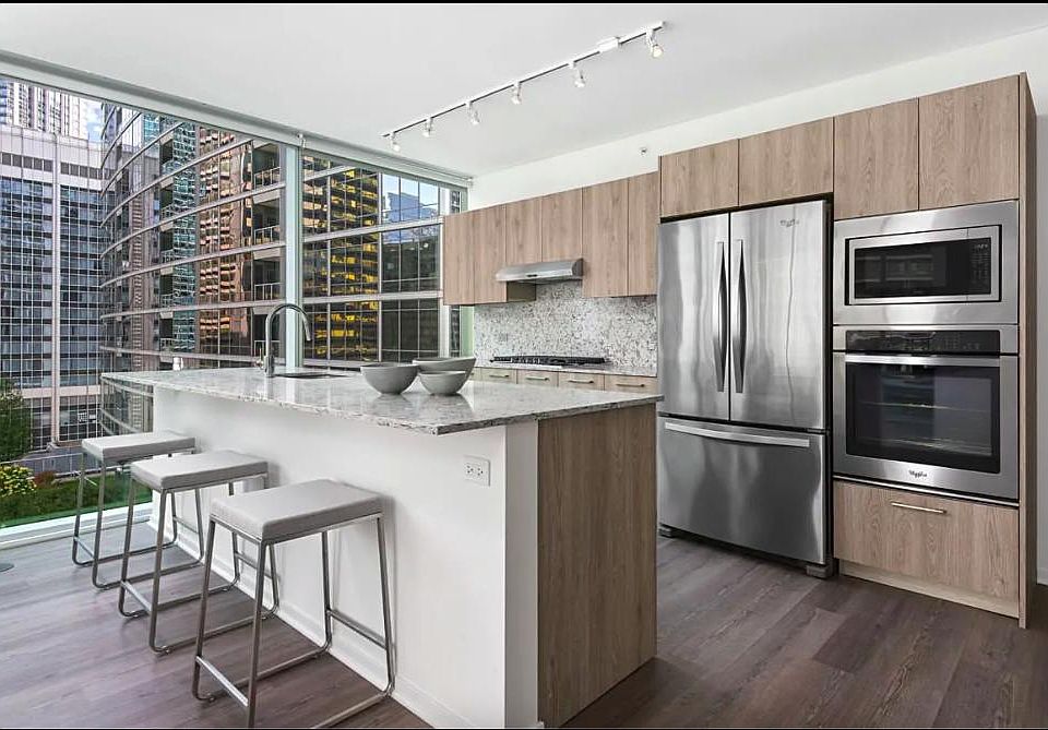 1st image of 215 E Grand Ave