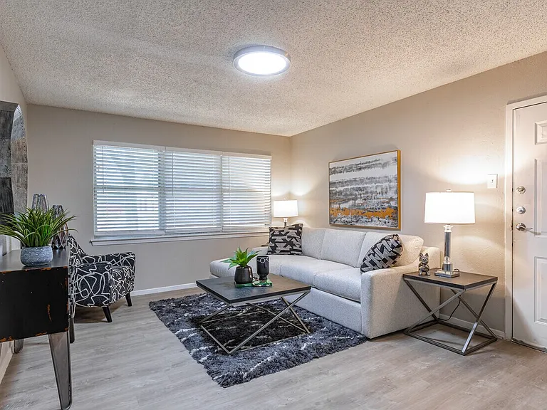 Paseo Apartments — Photo 12