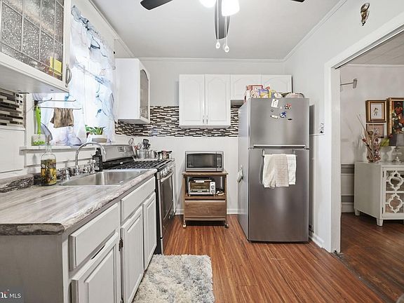 3rd image of 4612 Pulaski Ave