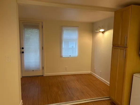 5750 35th Ave NE #C, Seattle, WA 98105