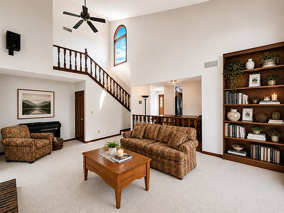 4th image of 43 Chiswick Cir