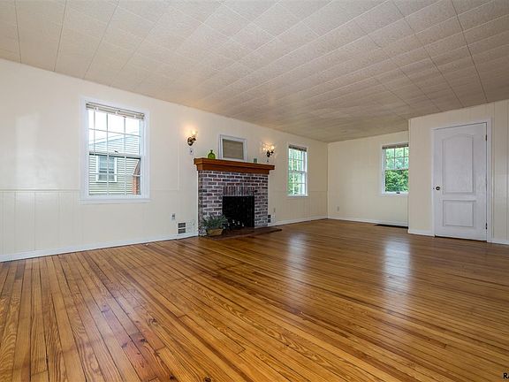 5th image of 2835 Cape Horn Rd