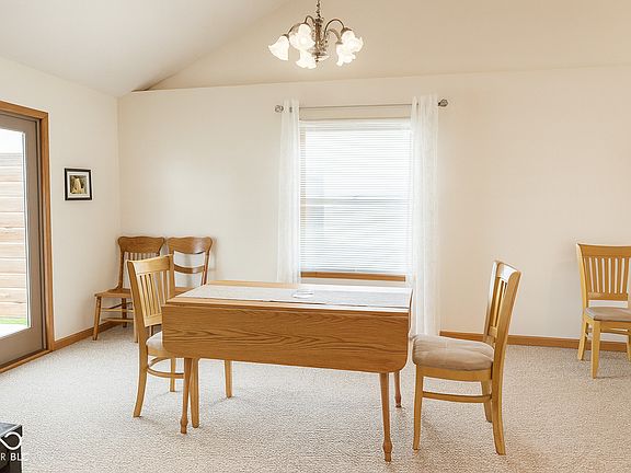 3rd image of 214 Lakeshore Dr