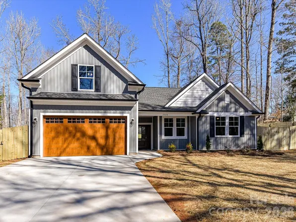 185 Flat Stone Dr, Clover, SC 29710