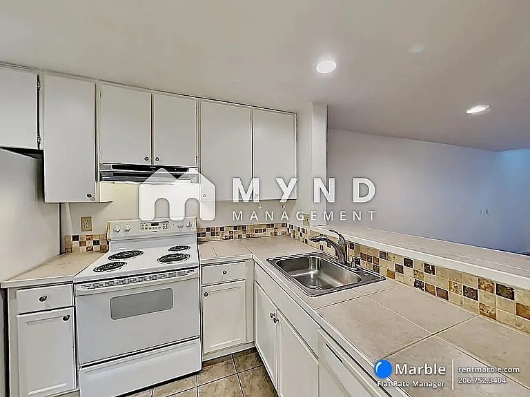 2524 NE 195th St #2 — Photo 3