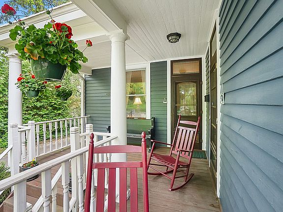 5th image of 3242 Epworth Ave