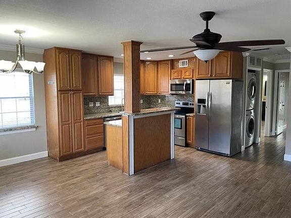 2nd image of 4065 Edgewater Dr APT A