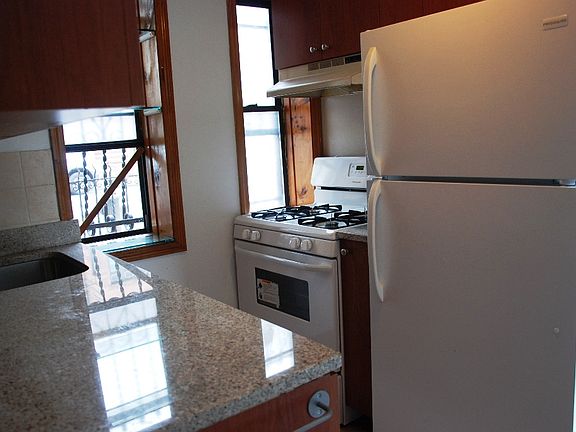 5th image of 615 Lincoln Pl APT 1b