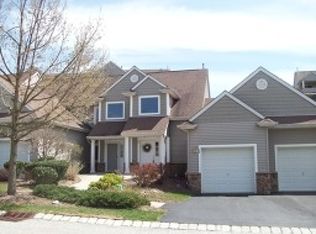 28 Bourne Cir, Hamburg, NJ 07419