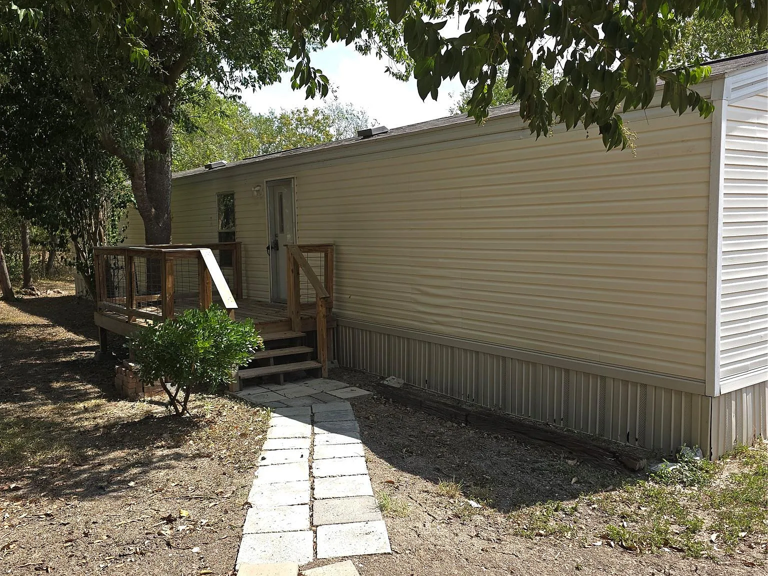 3 bed, 2.0 bath, 924 sqft, $1,500 — Photo 1