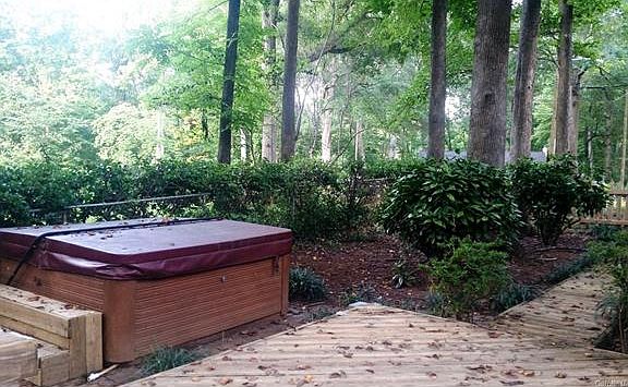 4th image of 349 Whitethorn Dr