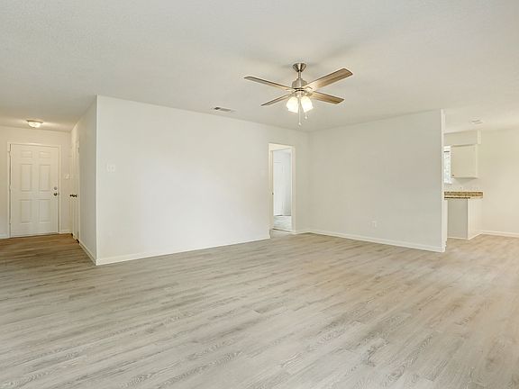 4th image of 1508 Wild Flower Dr
