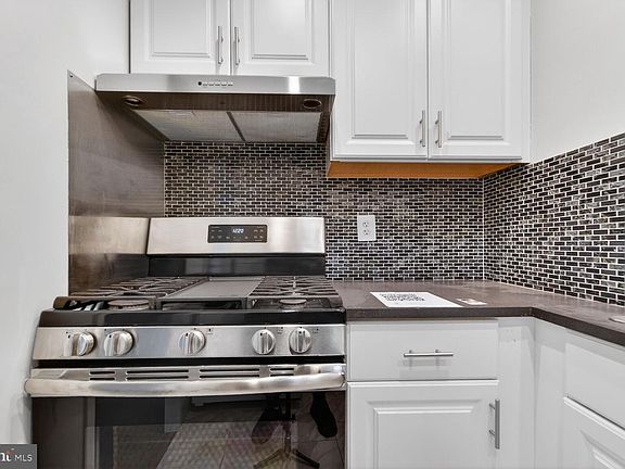 3rd image of 301 I St SW #108