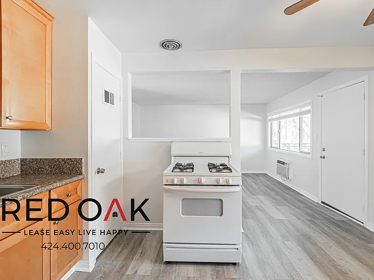 4324 Walnut St #18 — Photo 9
