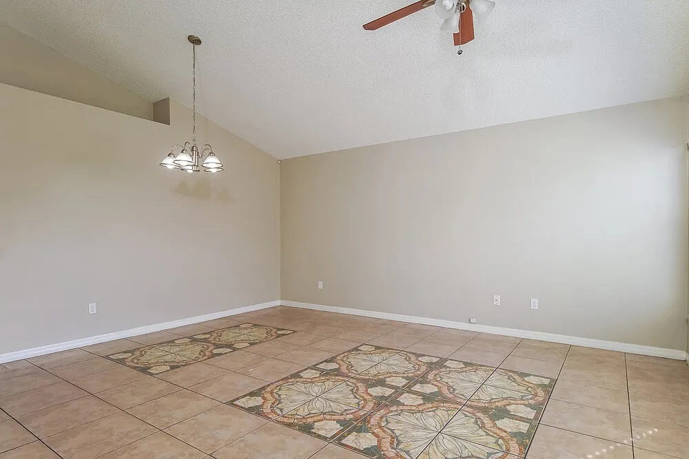 3 bed, 2.0 bath, 1464 sqft, $1,915 — Photo 4
